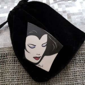 Saiya vintage brooch